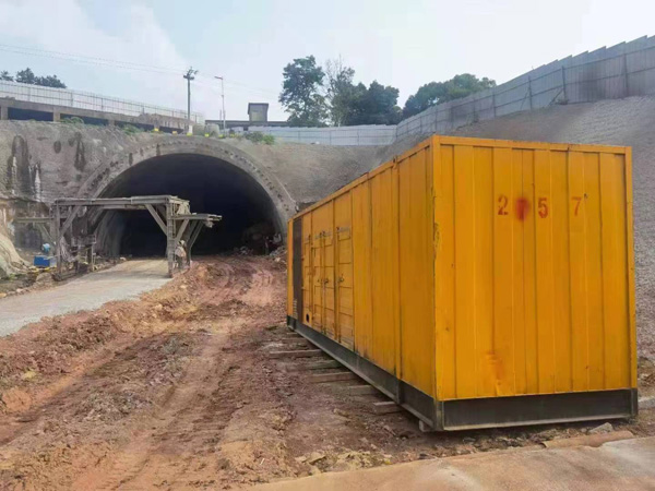 丹凤发电机出租自启装置的工作原理是什么？