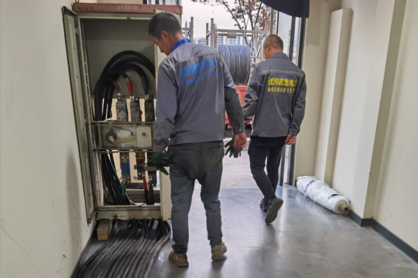 丹凤柴油发电机组的输出电压调节方式对设备性能有哪些影响？