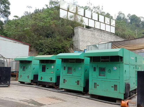 丹凤先进的应急发电机系统中智能监测和控制系统如何确保电压稳定？